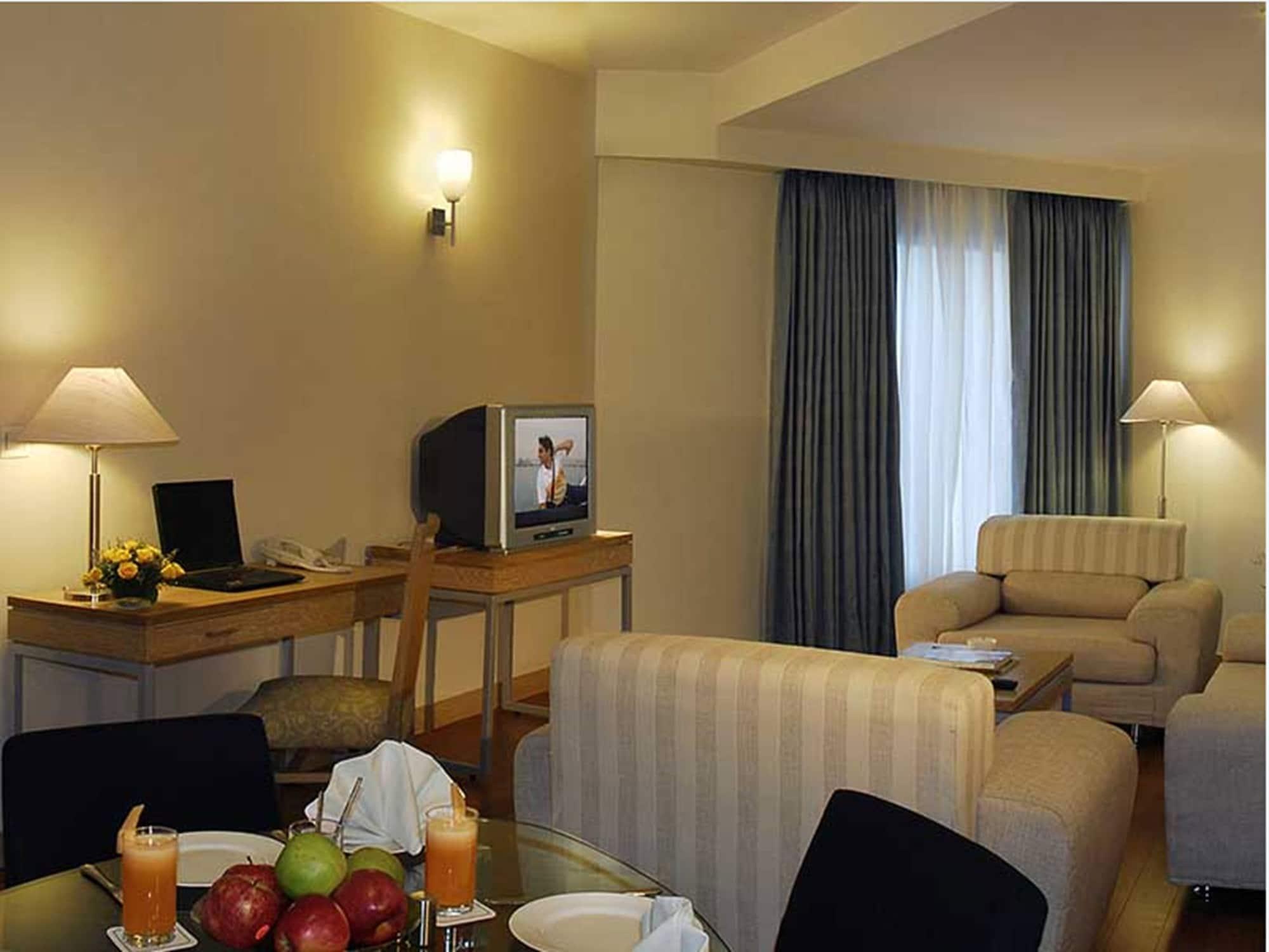 Trinity Hotel Bengaluru Экстерьер фото