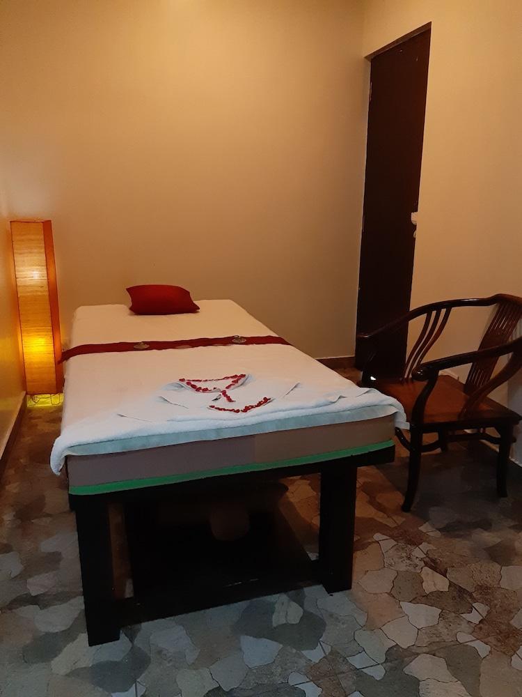 Trinity Hotel Bengaluru Экстерьер фото