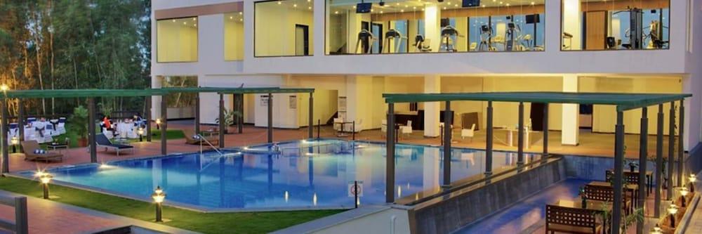 Trinity Hotel Bengaluru Экстерьер фото