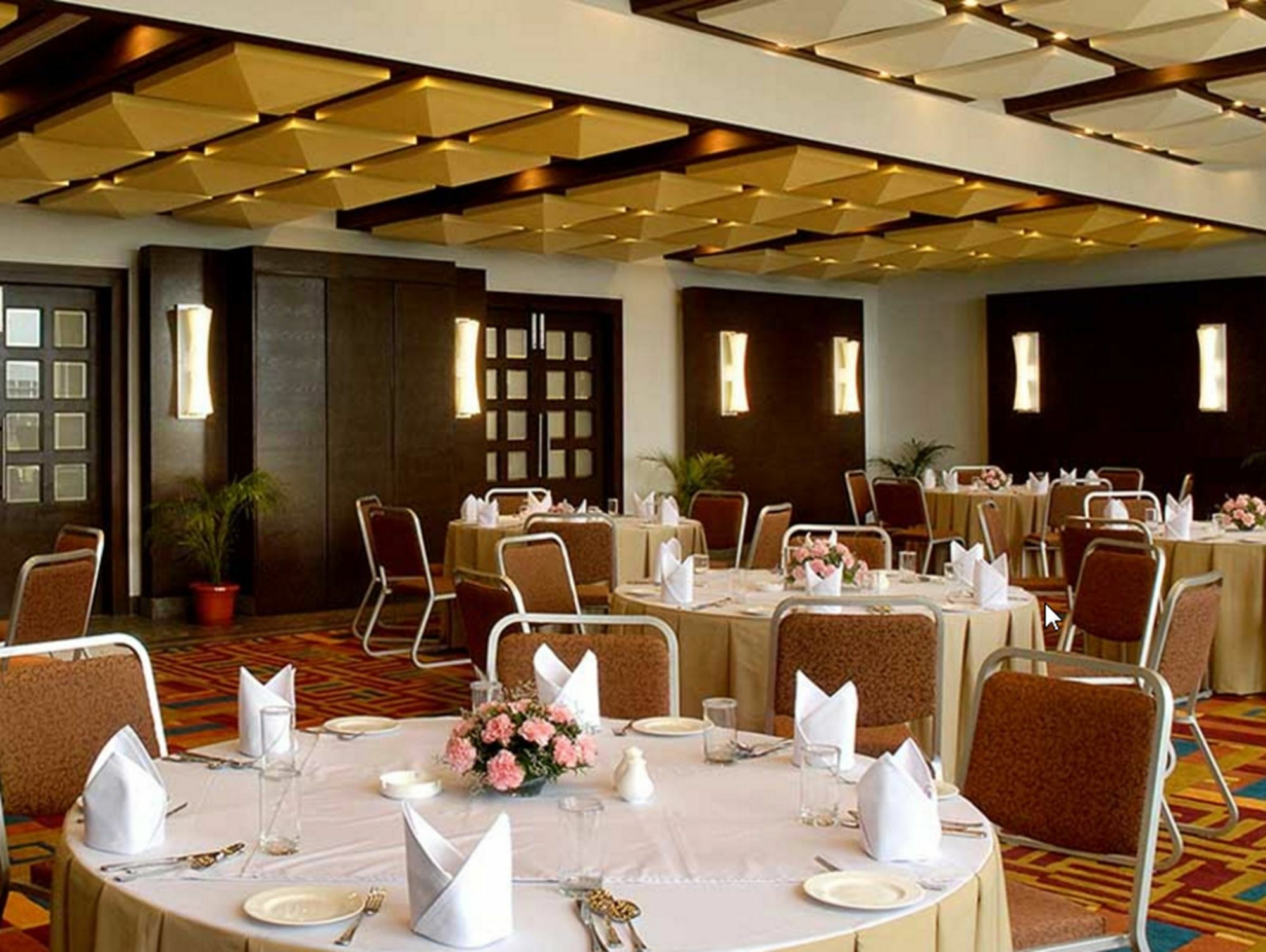 Trinity Hotel Bengaluru Экстерьер фото