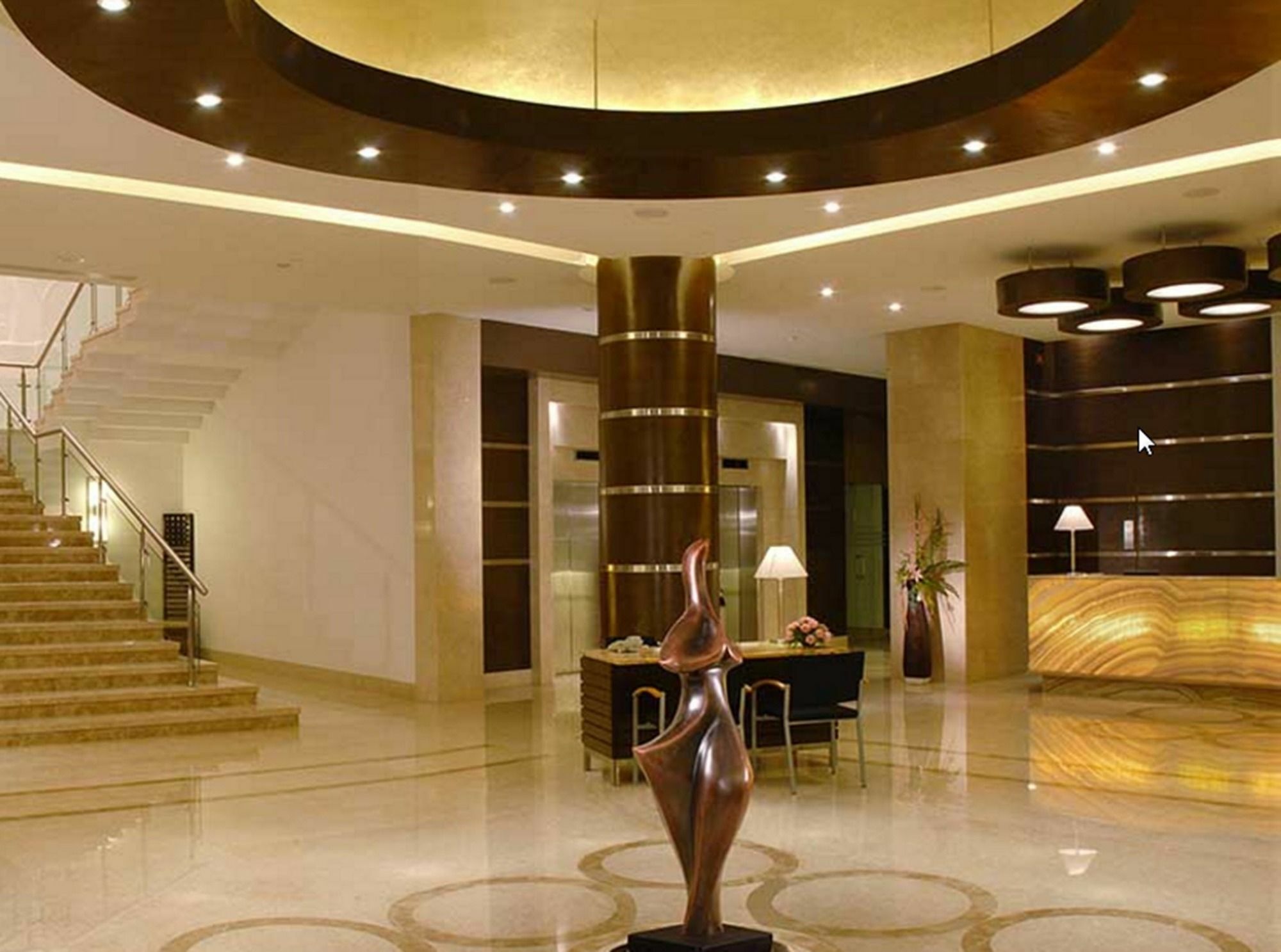 Trinity Hotel Bengaluru Экстерьер фото